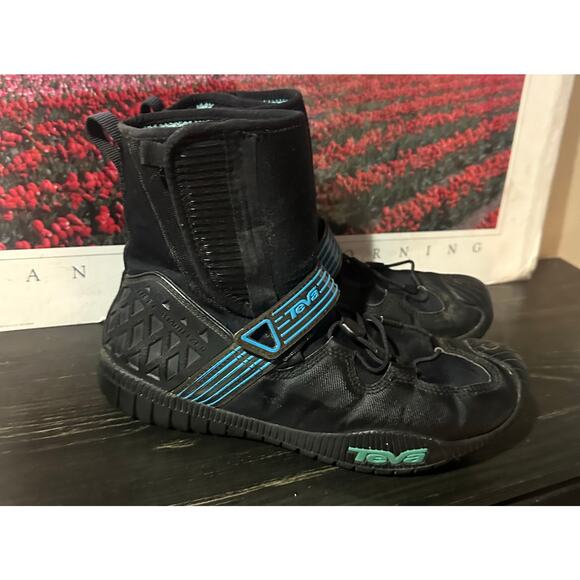 Teva Cherry Bomb 2 Shoe - Men's size 11 Water Shoes - Picture 1 of 7
